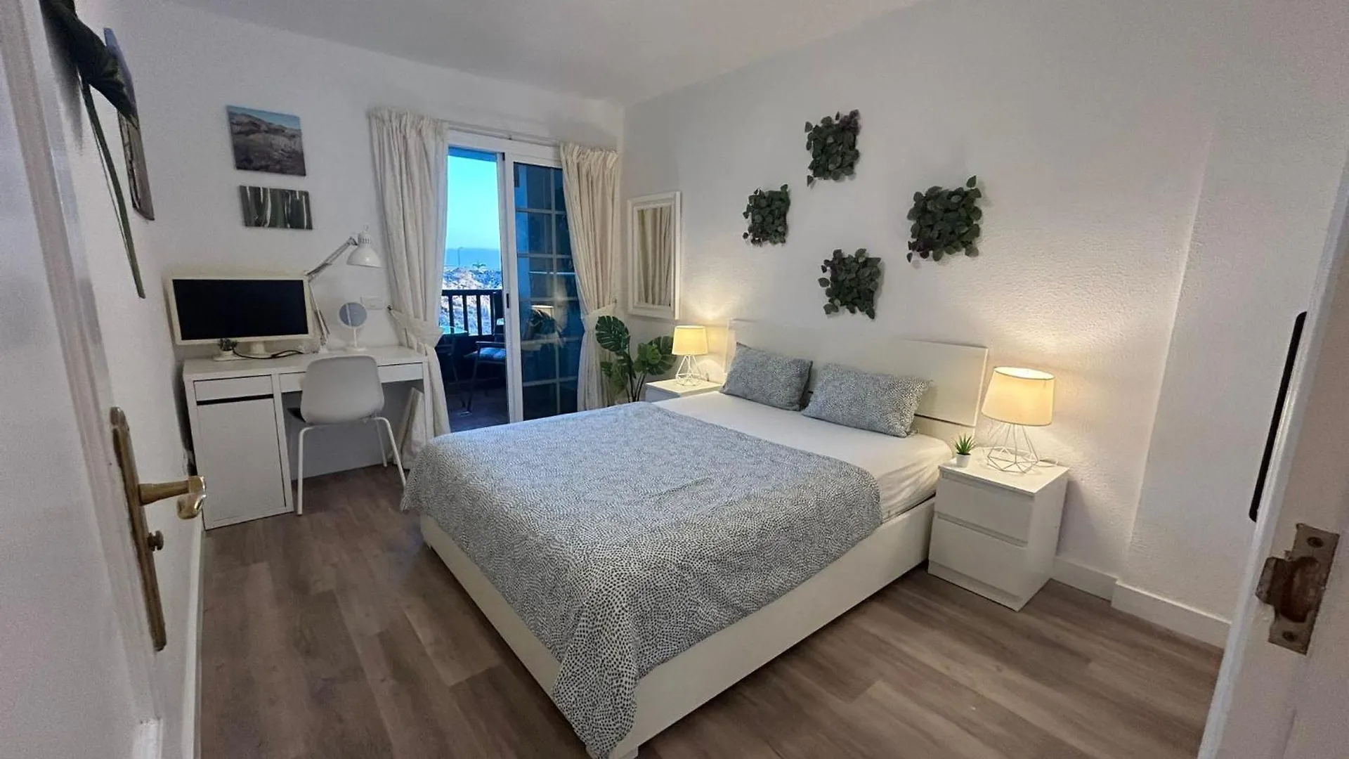 Huebsche Ferienwohnung Mit 2 Schlafzimmern, Pool Und Wlan, Strandnaehe Callao Salvaje 0*,  Spain